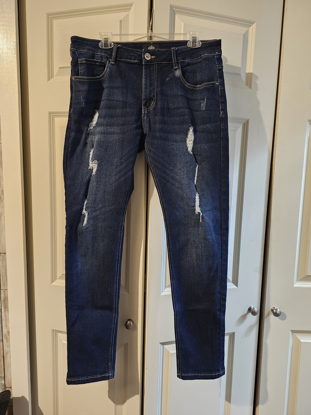 Men's Slim Distressed Jeans in Dark Blue